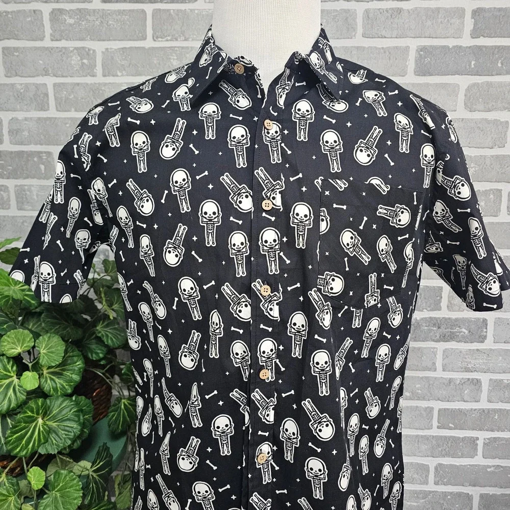 Em‎ & Sprout Skeleton Button Down Shirt Halloween Goth Kawaii Graphic Medium